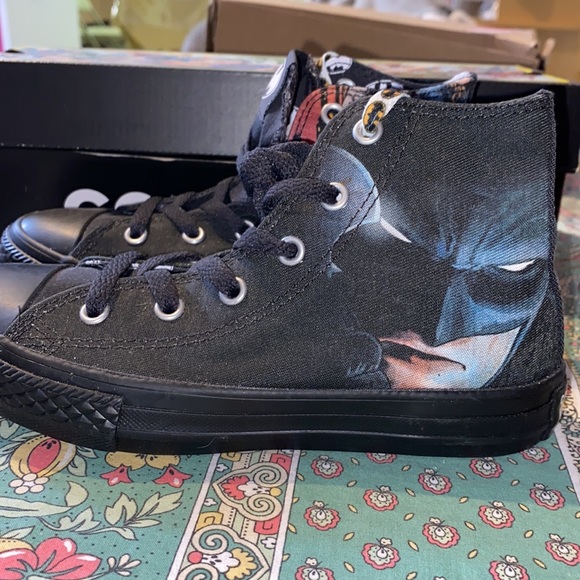 Batman Converse shoes - Picture 2 of 6